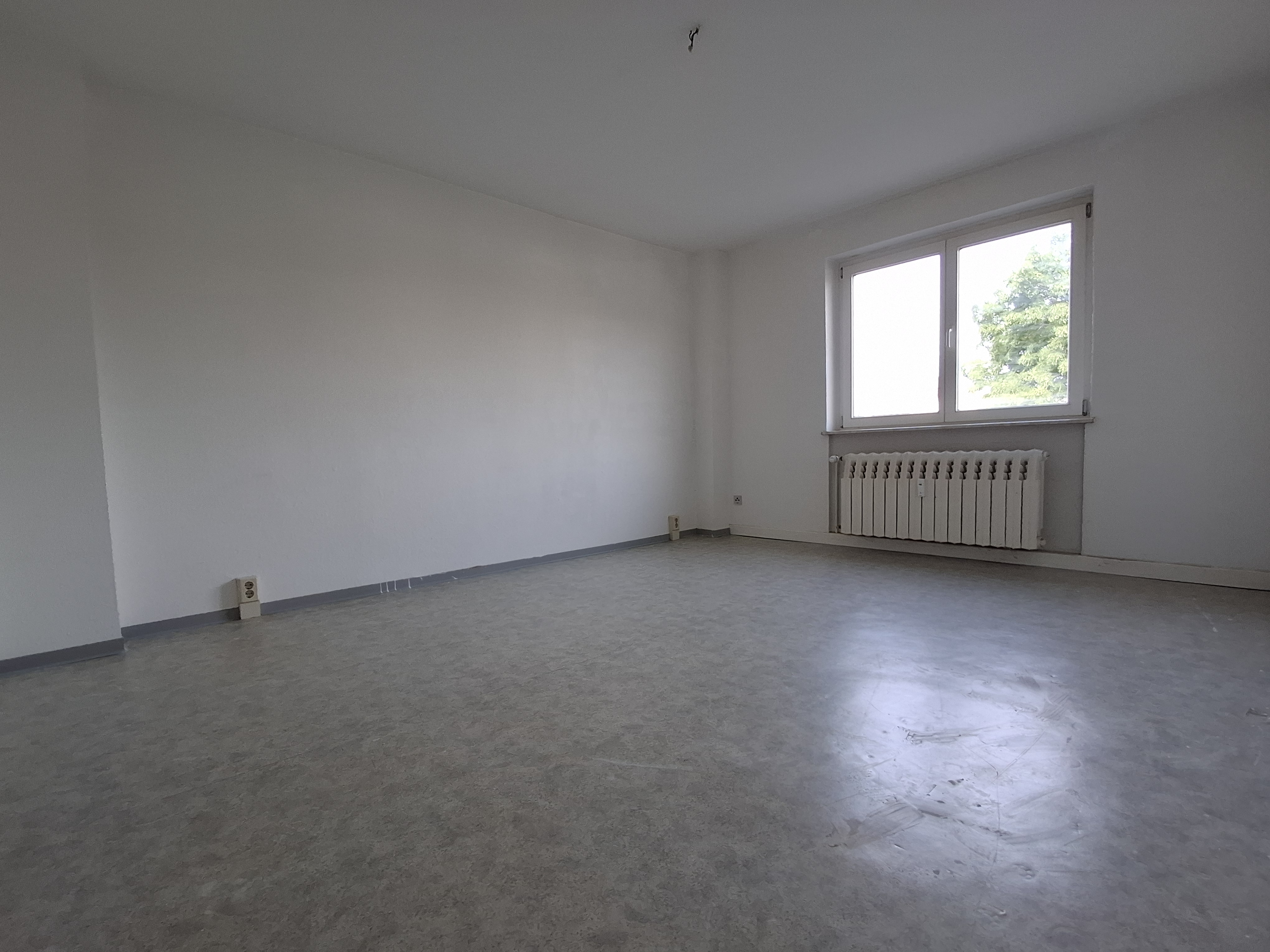 Wohn-/Schlafzimmer vor Sanierung